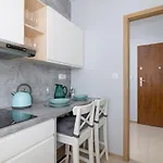 Osiedle Avia Harmonious With Balcony Cracow By Renters Prestige Apartmán