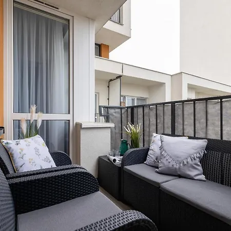 Apartmán Osiedle Avia Harmonious Apartment With Balcony Cracow By Renters Prestige *